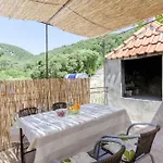 Prázdninový dům House Vatromir